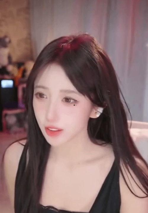 抖音双马尾游戏主播吃瓜,揭秘游戏圈幕后故事  第3张