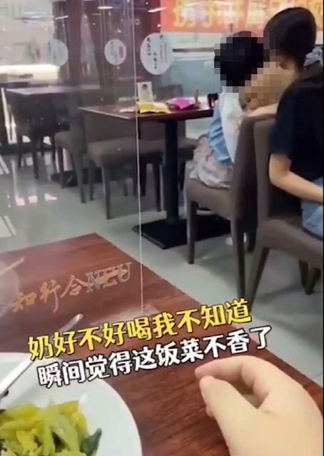 食堂喂奶吃瓜视频,妈妈喂奶宝宝吃瓜，温馨画面引网友热议  第2张