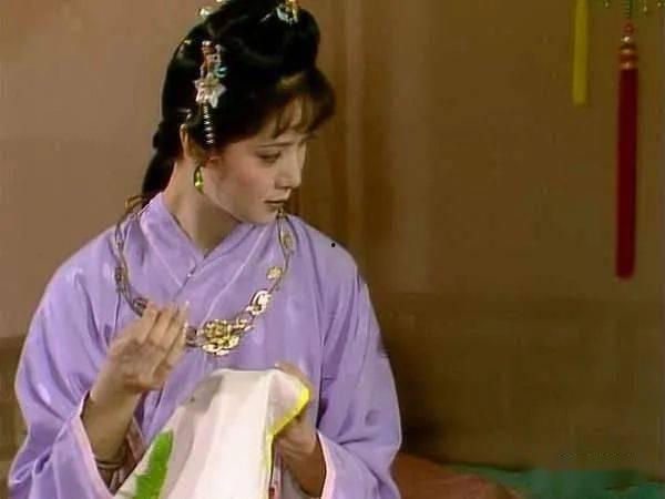 易夫人吃瓜  第3张